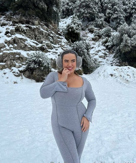 juliiaaberitttt 限定モデル 写真