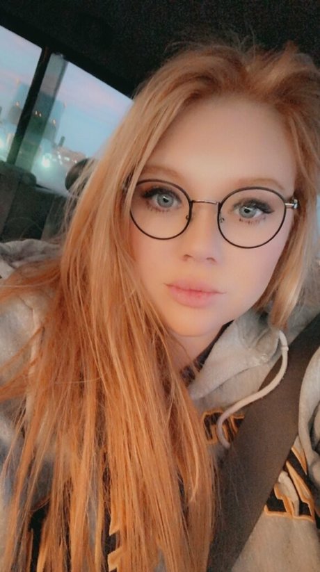 lily devine 独占モデル 画像