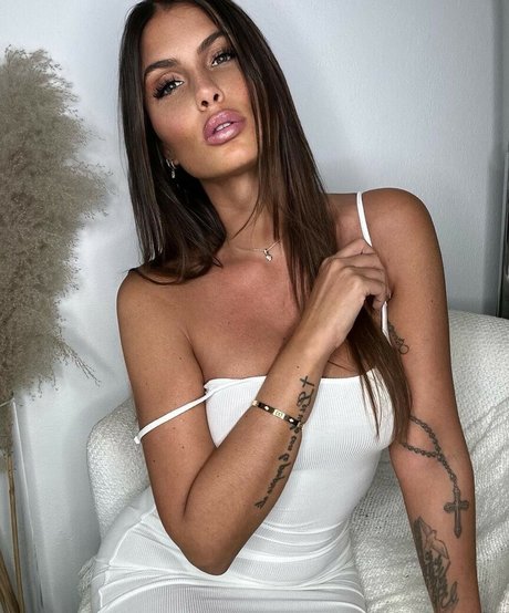 Natasha Nesci ヌードモデル 画像