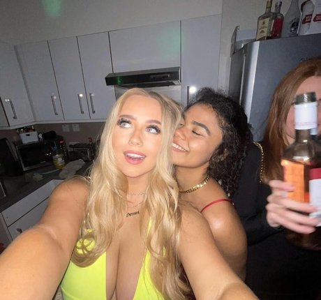 Gracie M セクシーなポルノスター 写真