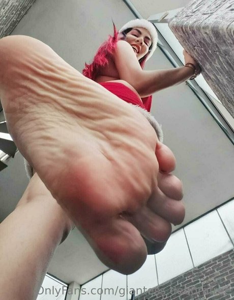 giantess deborafree トップモデル 画像