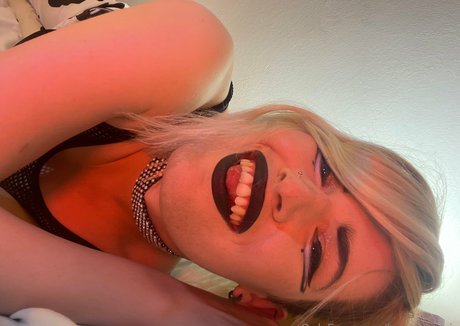 毛深い熟女オンリーファンズ ヌード 写真