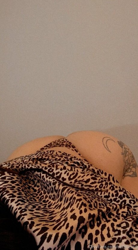 corpseslut ポルノスター 写真