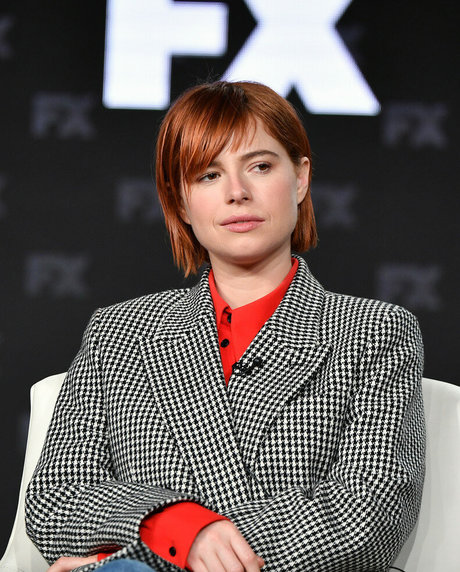 Jessie Buckley ポルノスター ギャラリー
