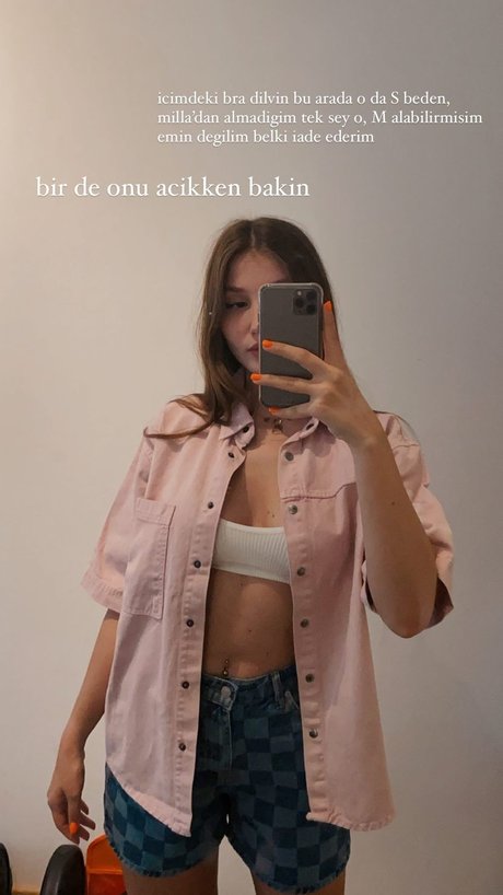 Ilayda Akdogan ヌードモデル 写真