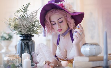 Senedy 裸の女優 写真