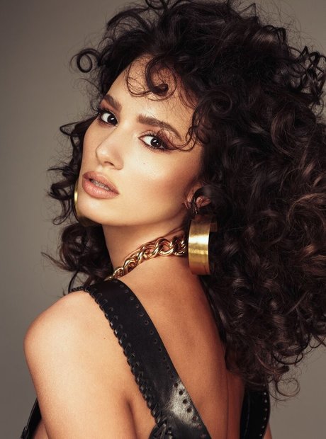 Magdalena Perlinska ポルノ女優 写真