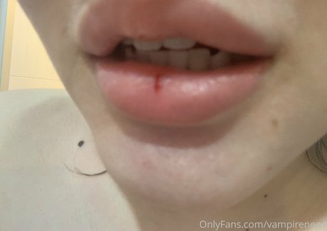vampireneee ポルノスター パーフェクト 写真