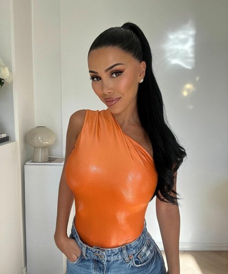 Isabel Raad 裸の女優 画像