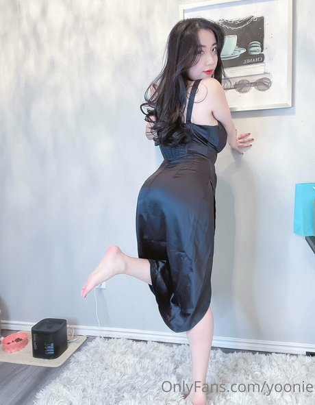 Yoonie ポルノスター 写真