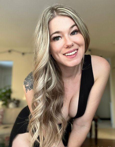 Miri Ella 裸のポルノスター 画像