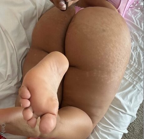 フィットネス エボニー オンリーファンズ 裸 写真