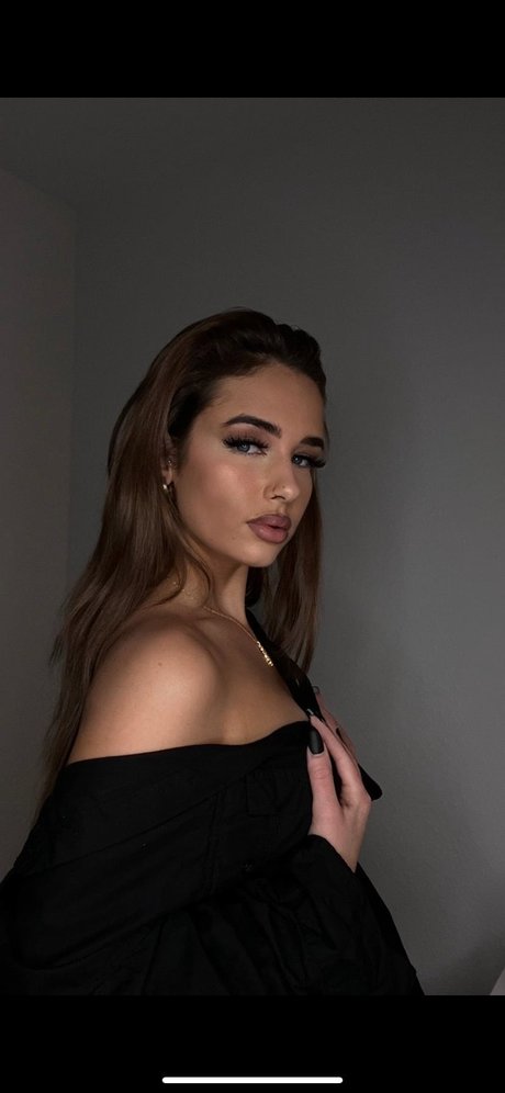 LENA GOLDSTEIN セックスモデル 写真