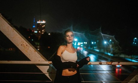 ellathrasher 裸のポルノスター 写真