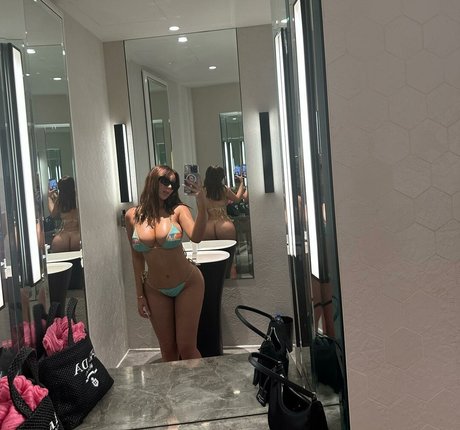 Mikaela Testa 可愛い女優 写真