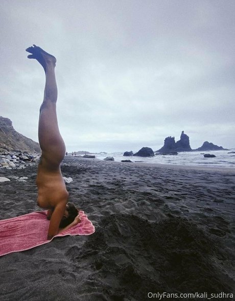 Kali Sudhra 美しいモデル 写真