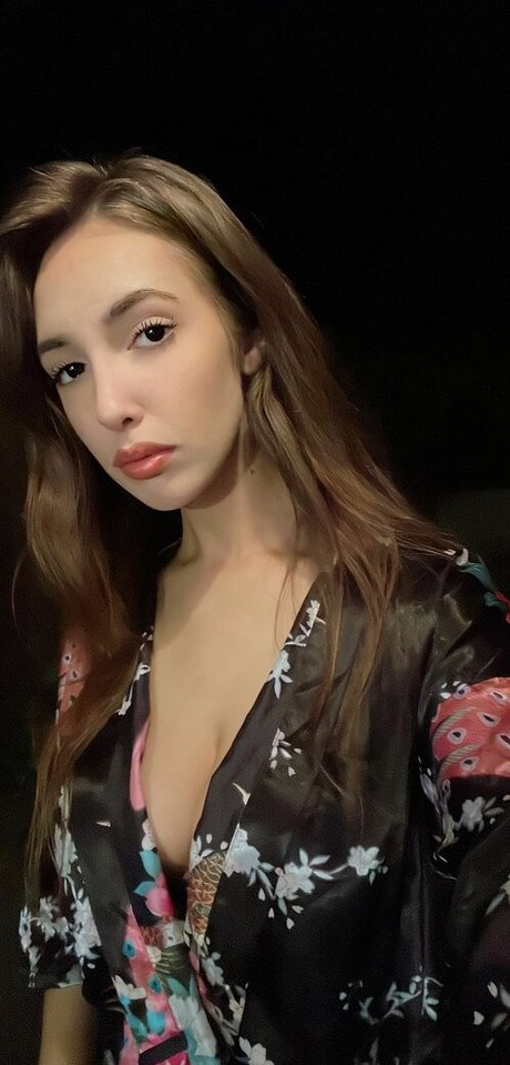Coral Larsen スター ヌード 写真