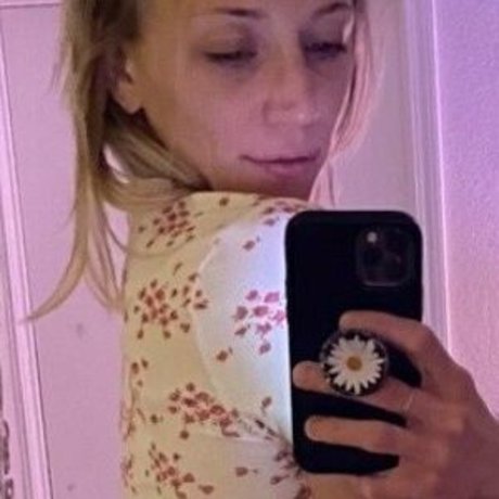 Emily Whitmire 素敵なスター 写真