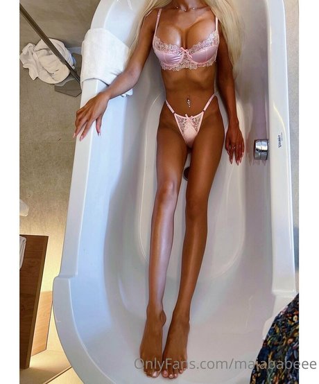 maiababeee エロティックなモデル 写真