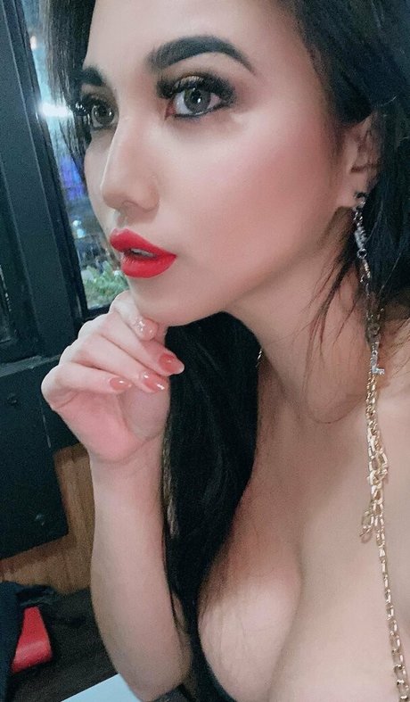 Ariaboobie セクシーモデル 写真