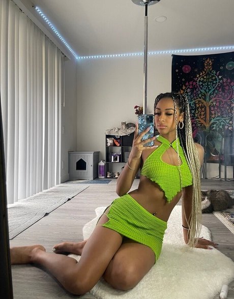 Aaliyah Foxxx 素敵なモデル ギャラリー
