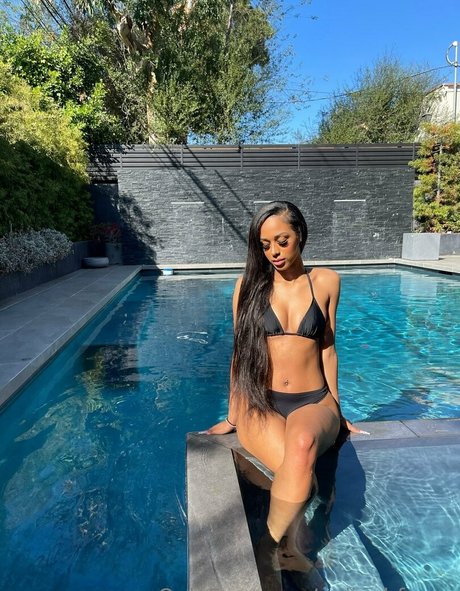Aaliyah Foxxx アート女優 画像