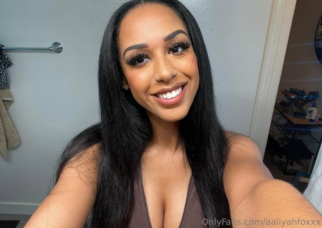 Aaliyah Foxxx 独占スター 画像