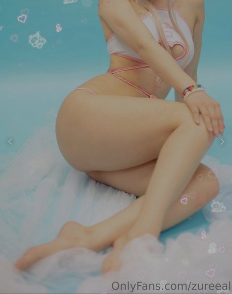 Zureeal ポルノスター ヌード 写真