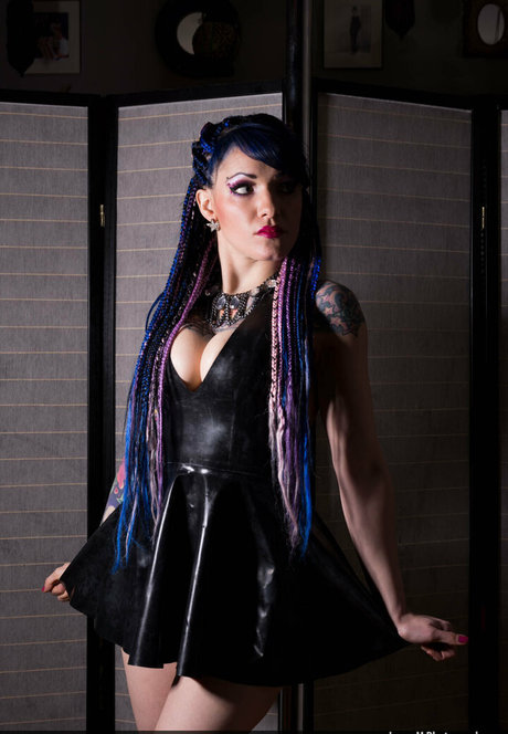blownupdoll ポルノモデル 写真