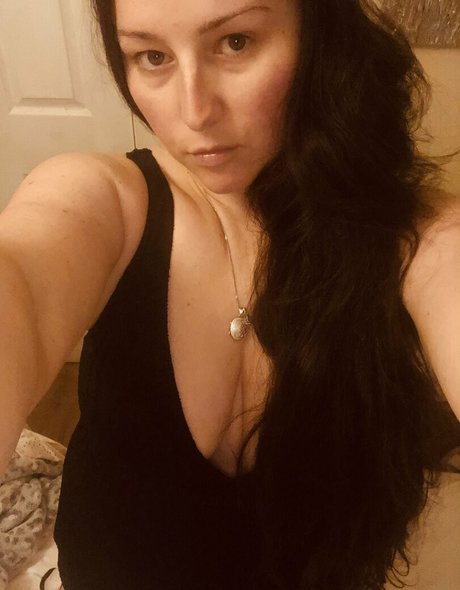 nadinetilley ホットスター 写真