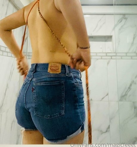 magicfeeet ヌード女優 写真