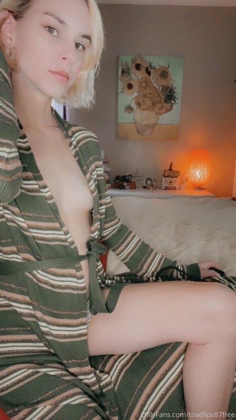 toadlips87free セクシーモデル 写真