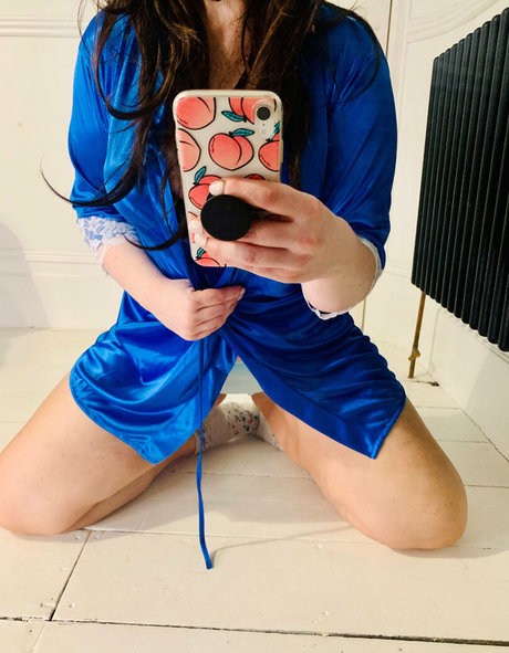 mia with the rear 美しい女優 画像