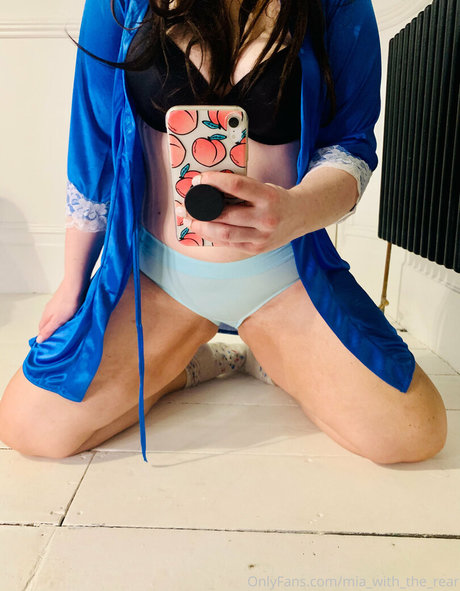 mia with the rear アダルトモデル 画像