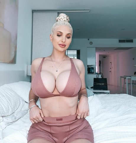 Laura Blake Hahnel 最高のモデル 画像