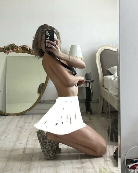 Julia Wulf ヌードモデル 画像