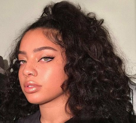 Kiana Lede 素敵なモデル 写真