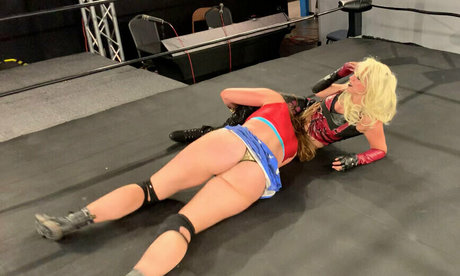 pandemicprowrestling ポルノモデル 写真