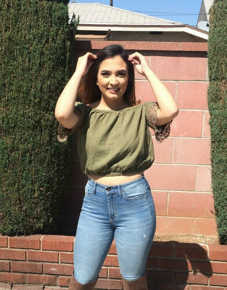 Giselle Calzadillas アート女優 写真