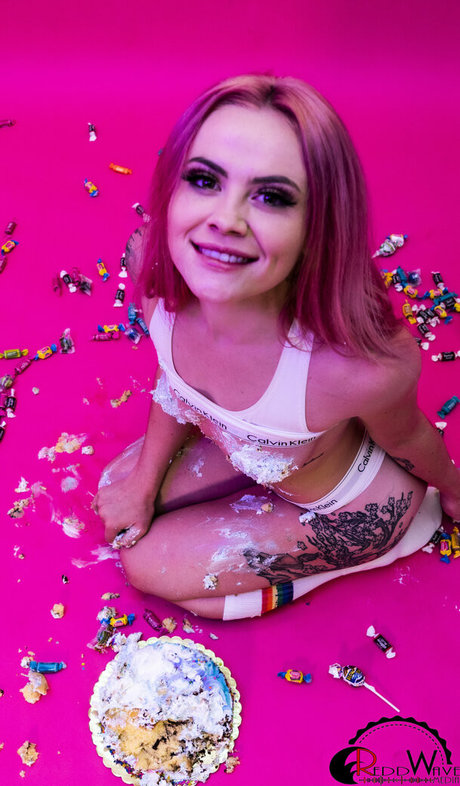 lucylavagirlfree top profile image