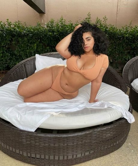 Megan Velez xxxモデル 写真