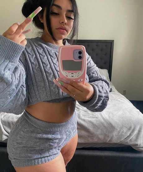 Megan Velez ポルノスター ヌード 画像