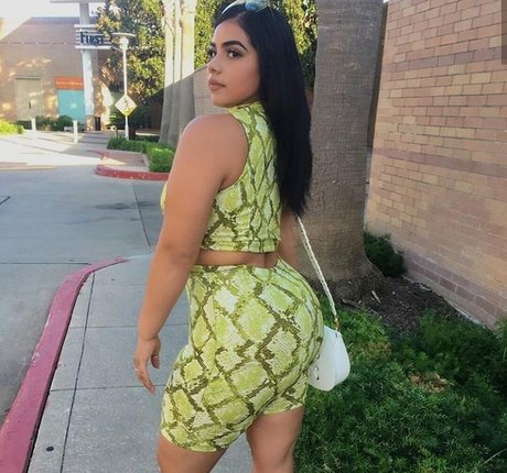 Megan Velez エロティック女優 画像