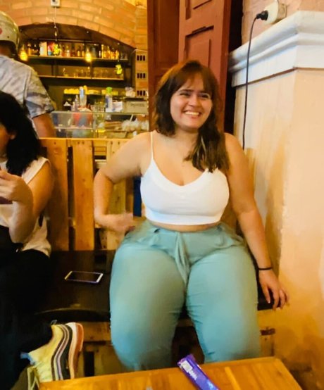 Michel Usuga ホット女優 写真