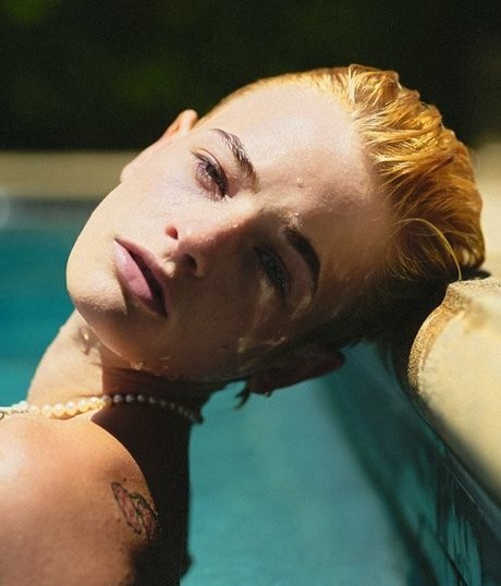Esther McGregor ヌードモデル 写真