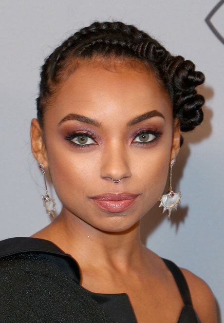 Logan Browning ポルノスター アート 写真