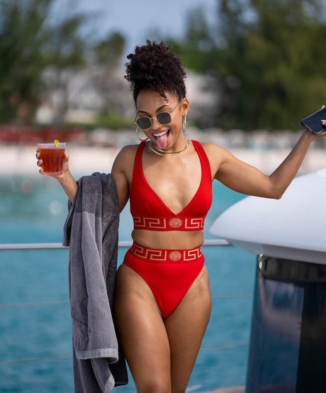 Logan Browning xxxモデル 写真