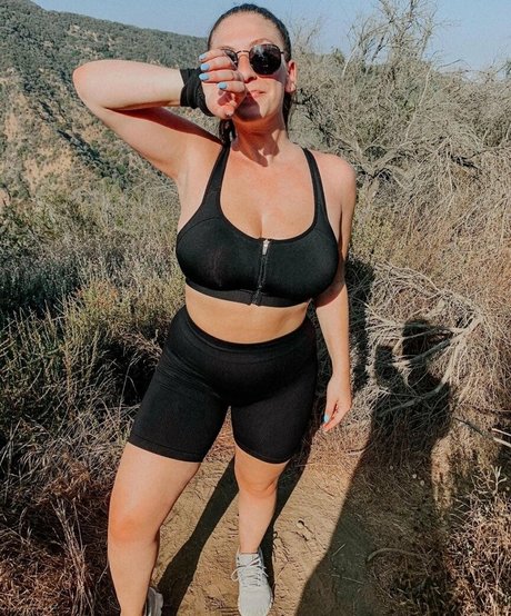 Nikki Kay ポルノスター ヌード アーカイブ