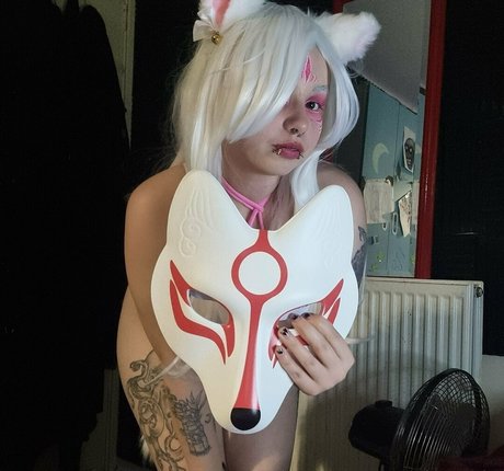 naughty nuka ポルノモデル 画像