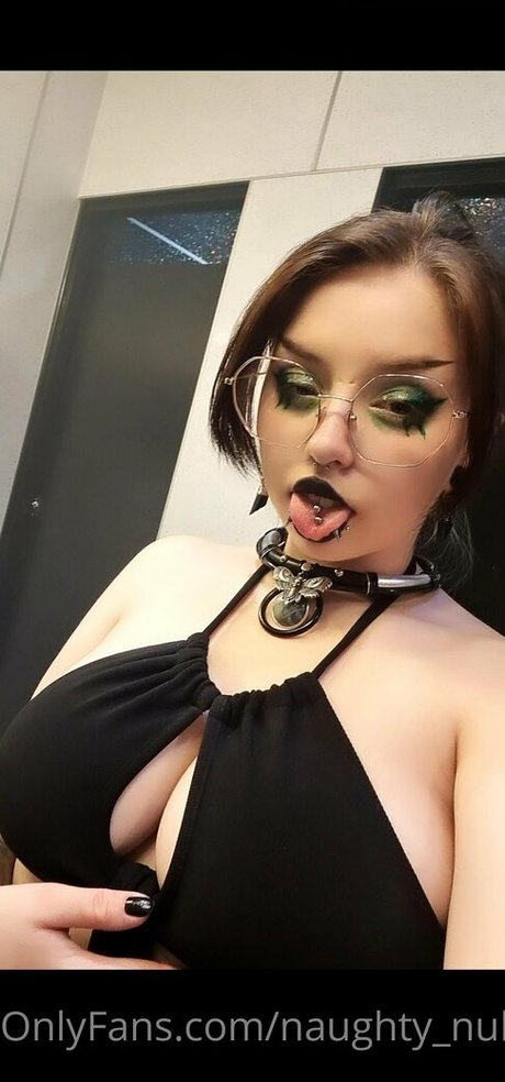 naughty nuka 素敵な女優 写真